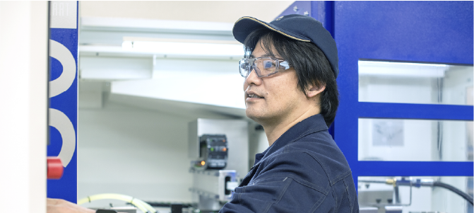 製造部 製造1課 主任 2000年入社の社員 作業風景01